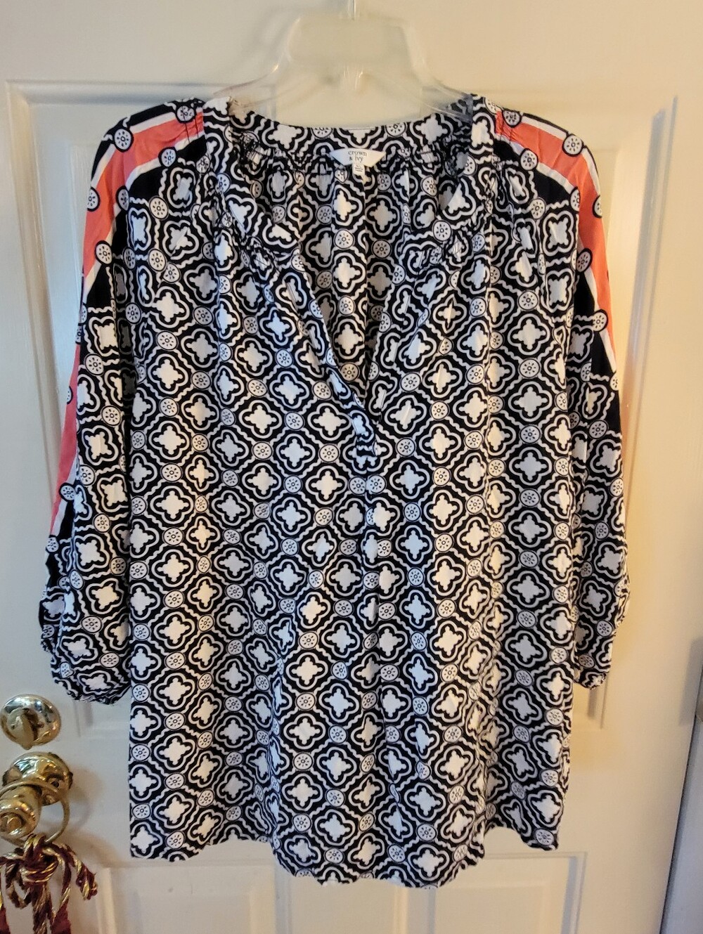 Crown & Ivy Black & White Patterned Women's Tunic Top with Coral Accent
